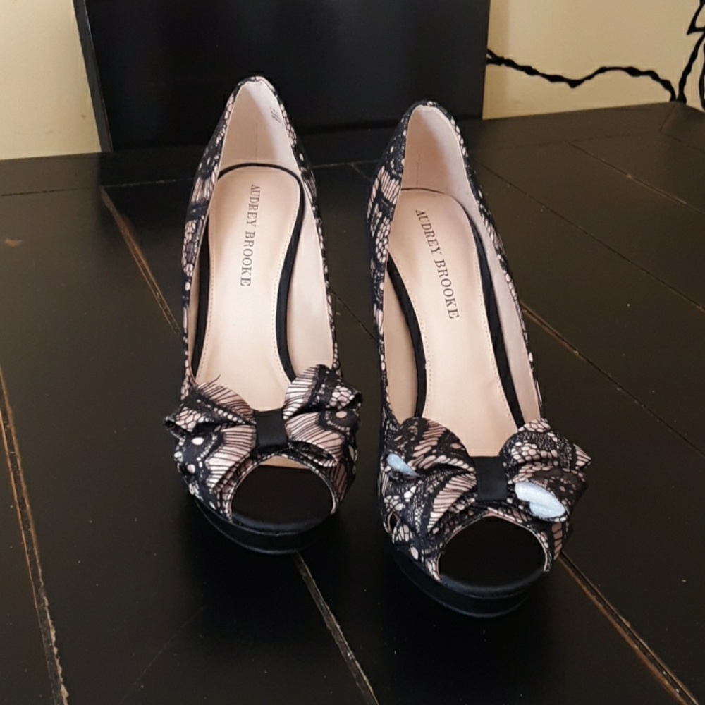 High heel pumps